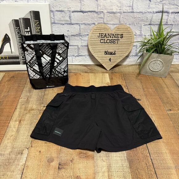 Lululemon Multi-Pocket Cargo High-Rise Hiking Short 5" Size 8 - Picture 15 of 16